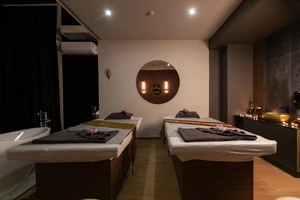 couple-room-with-bath